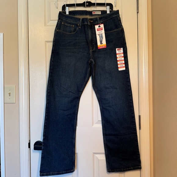 Wrangler Men's Dark Blue Relaxed Jeans NWT - Picture 1 of 7